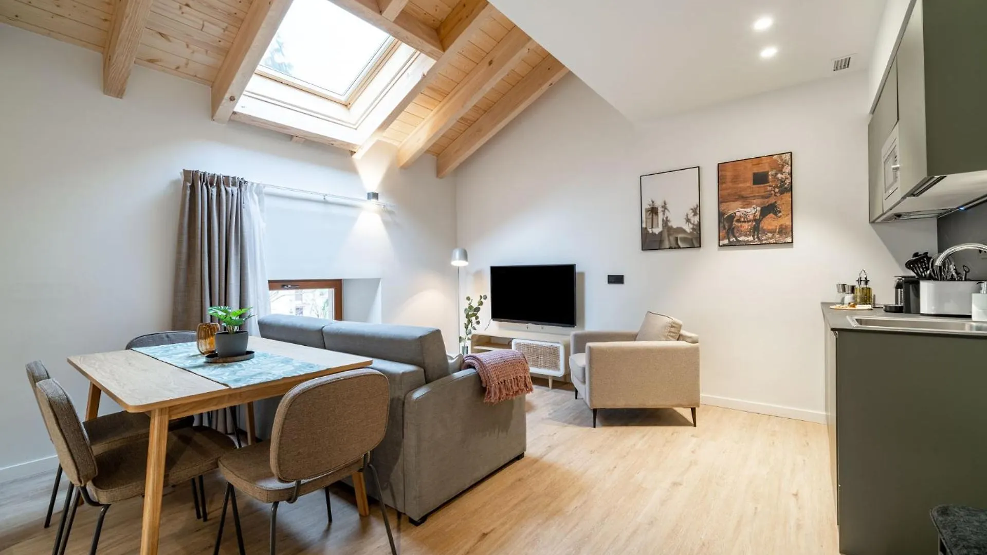 Limehome Vitoria Palacio De Los Alava-Velasco