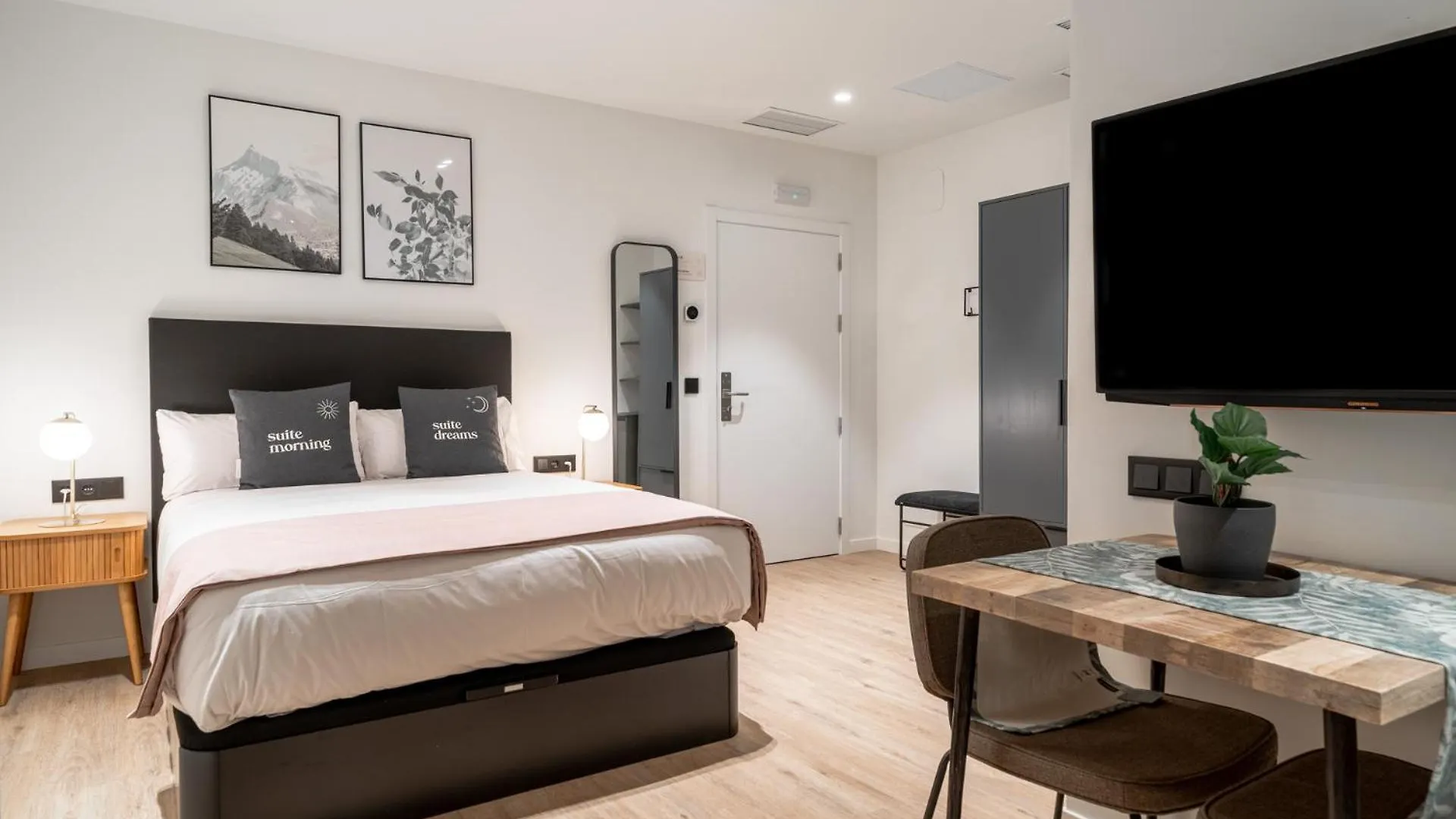 Limehome Vitoria Palacio De Los Alava-Velasco Vitoria-Gasteiz