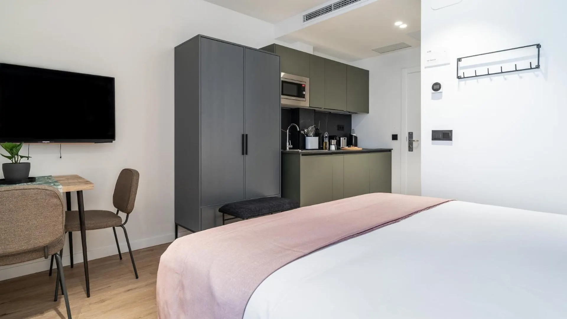 Limehome Vitoria Palacio De Los Alava-Velasco